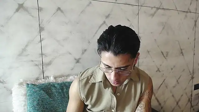 Andy Joy  online show from October 30, 10:35 am