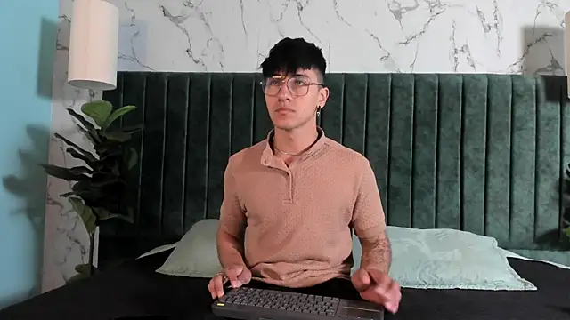 Snapshot of Andy_Joy_ chatting on July 31, 11:42 am Andy Joy online show from July 31, 11:42 am