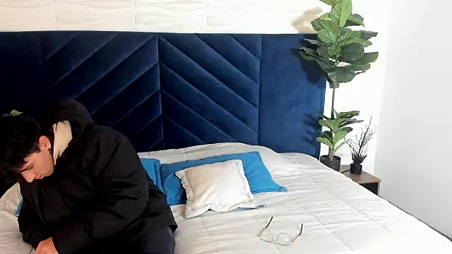 Snapshot of Andy_Joy_ chatting on October 18, 10:50 am Andy Joy online show from October 18, 10:50 am