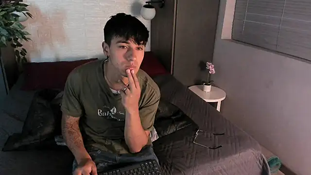 Snapshot of Andy_Joy_ chatting on October 6, 11:00 am Andy Joy online show from October 6, 11:00 am