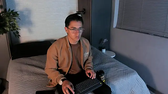 Andy Joy  online show from November 14, 11:25 am