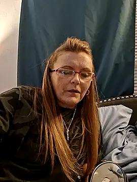 Snapshot of skyeb0787 chatting on September 14, 7:31 am skyeb0787 online show from September 14, 7:31 am