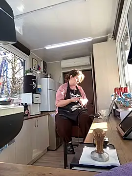 Snapshot of cinnabon_ chatting on January 28, 11:49 am cinnabon online show from January 28, 11:49 am