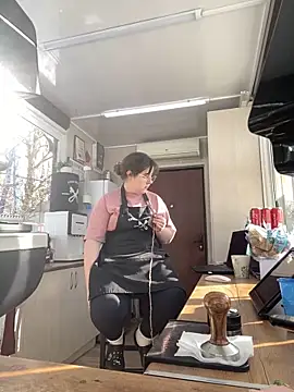 Snapshot of cinnabon_ chatting on February 11, 11:20 am cinnabon online show from February 11, 11:20 am