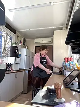 Snapshot of cinnabon_ chatting on January 28, 8:47 am cinnabon online show from January 28, 8:47 am