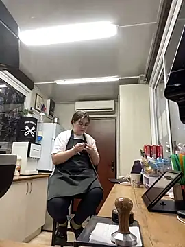 Snapshot of cinnabon_ chatting on February 5, 2:37 pm cinnabon online show from February 5, 2:37 pm