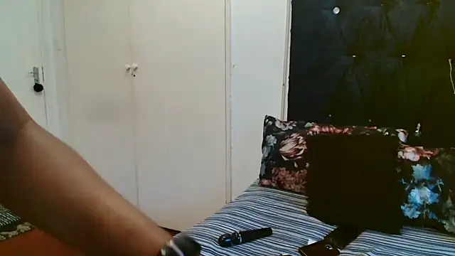 Snapshot of xTALLSEXYBUMx chatting on November 7, 4:28 am xTALLSEXYBUMx online show from November 7, 4:28 am