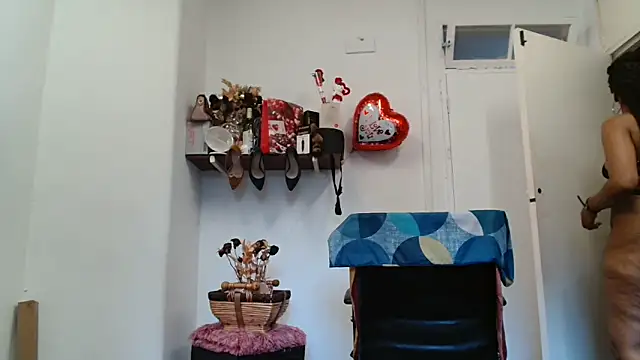 Snapshot of xTALLSEXYBUMx chatting on February 17, 4:43 am xTALLSEXYBUMx online show from February 17, 4:43 am