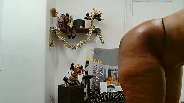 Snapshot of xTALLSEXYBUMx chatting on November 4, 6:01 pm xTALLSEXYBUMx online show from November 4, 6:01 pm