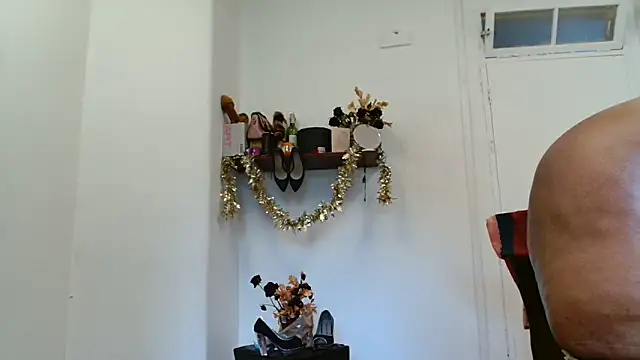 Snapshot of xTALLSEXYBUMx chatting on December 1, 7:31 am xTALLSEXYBUMx online show from December 1, 7:31 am