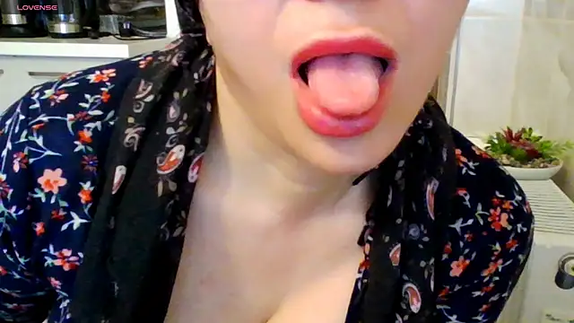 Erotica333 online show from May 11, 4:04 pm
