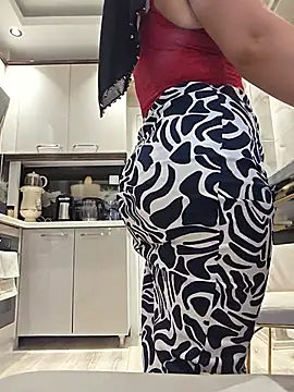 Snapshot of Erotica333 chatting on June 26, 4:57 pm Erotica333 online show from June 26, 4:57 pm