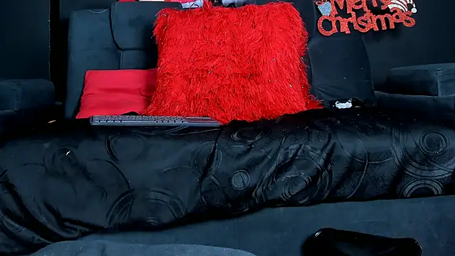 Coralinstone online show from December 30, 6:05 pm