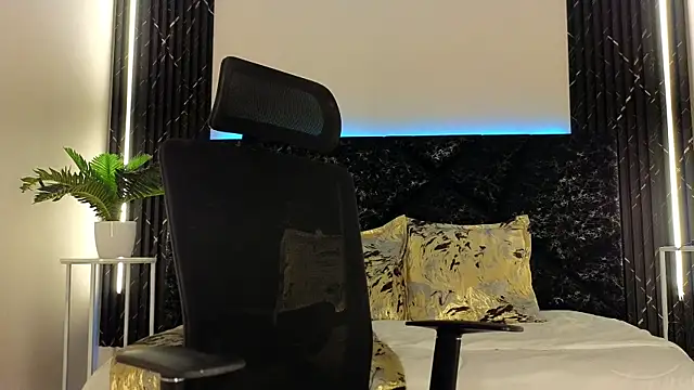 Emy leon online show from December 13, 8:04 pm