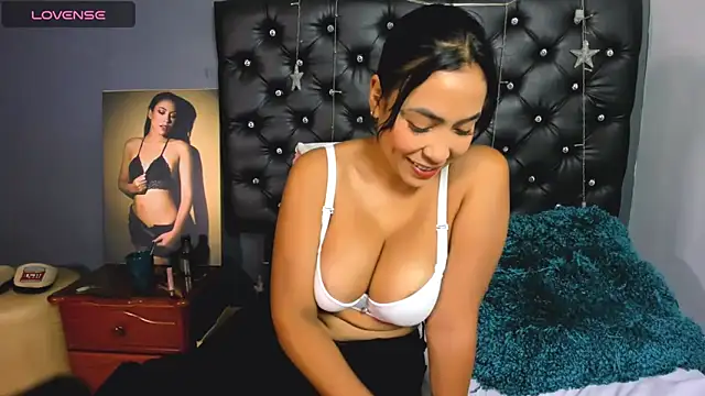 catalinamuss  online show from April 8, 1:45 pm