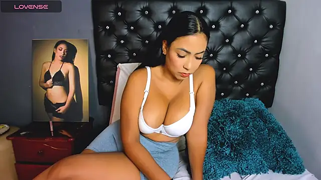 catalinamuss  online show from May 12, 5:52 pm