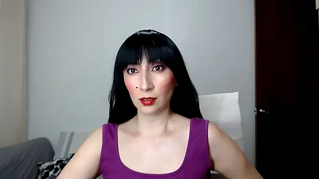 Snapshot of Laura-pervert chatting on June 7, 12:05 am Laura-pervert online show from June 7, 12:05 am