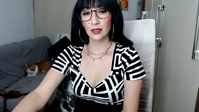 Snapshot of Laura-pervert chatting on October 10, 1:17 am Laura-pervert online show from October 10, 1:17 am