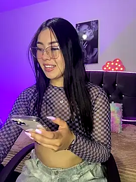 Snapshot of emily_22x chatting on October 9, 3:40 am emily 22x online show from October 9, 3:40 am
