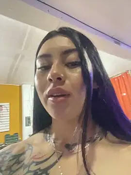 Snapshot of emily_22x chatting on October 7, 11:06 pm emily 22x online show from October 7, 11:06 pm