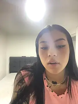 Snapshot of emily_22x chatting on October 4, 12:39 pm emily 22x online show from October 4, 12:39 pm