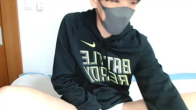 Snapshot of itsme_LEON chatting on March 17, 4:11 pm itsme LEON online show from March 17, 4:11 pm