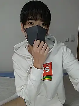 Snapshot of itsme_LEON chatting on December 27, 1:28 pm itsme LEON online show from December 27, 1:28 pm
