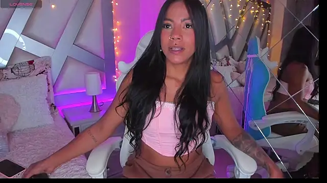 Snapshot of Amber_villalobos_ chatting on February 14, 4:15 am Amber villalobos online show from February 14, 4:15 am