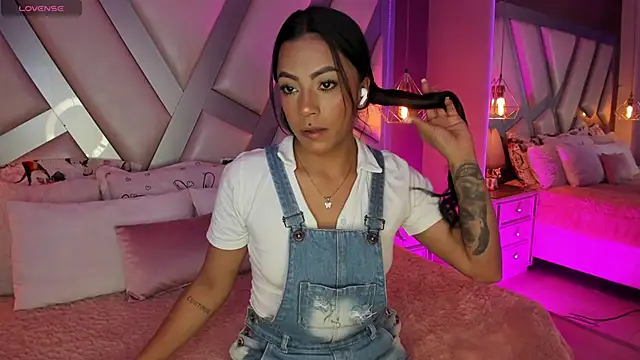 Snapshot of Amber_villalobos_ chatting on October 10, 3:51 am Amber villalobos online show from October 10, 3:51 am