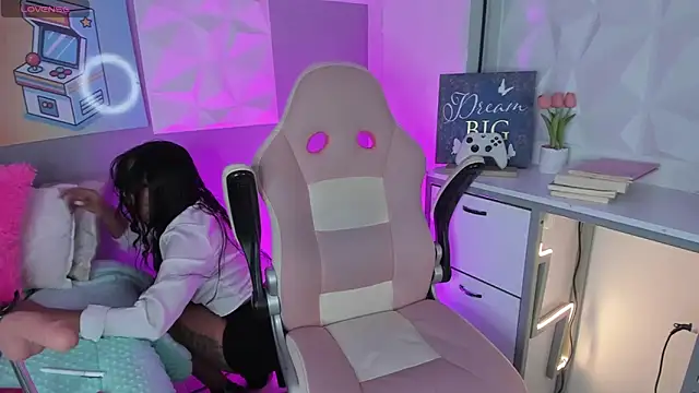 Amber villalobos  online show from March 28, 2:23 am