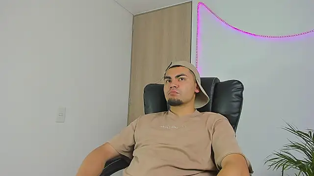 kalivan voinesscu online show from February 3, 5:38 am