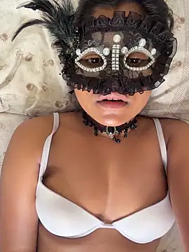 Bella Luna18 online show from February 9, 9:02 pm