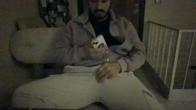 Snapshot of DateMike94 chatting on October 15, 9:01 pm DateMike94 online show from October 15, 9:01 pm
