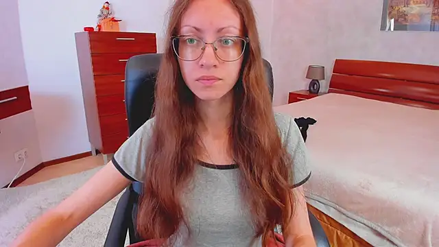 Pantyhose Mila online show from October 19, 7:05 pm