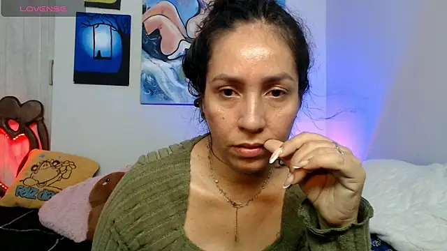 Snapshot of naihroby chatting on February 6, 4:52 am naihroby online show from February 6, 4:52 am