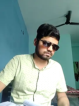 Snapshot of Ishan003 chatting on June 19, 6:41 am Ishan003 online show from June 19, 6:41 am