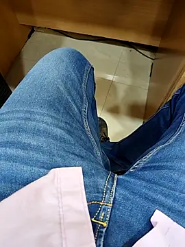 Ishan003 online show from February 26, 1:49 am