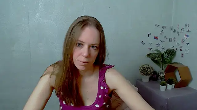 Snapshot of GloriaSi_ chatting on May 6, 2:48 am GloriaSi online show from May 6, 2:48 am