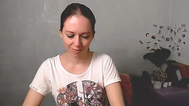 Snapshot of GloriaSi_ chatting on May 8, 2:48 am GloriaSi online show from May 8, 2:48 am