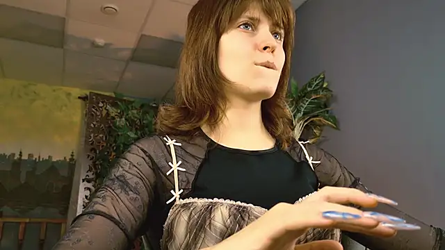 LolaAsmus online show from November 6, 7:45 am