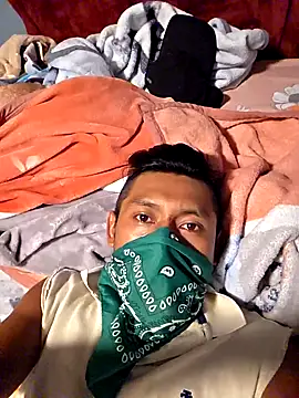 Snapshot of Jovende28 chatting on November 4, 2:15 am Jovende28 online show from November 4, 2:15 am