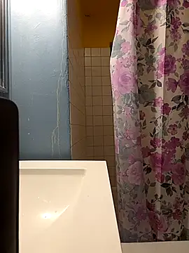 Snapshot of Jovende28 chatting on October 31, 1:30 pm Jovende28 online show from October 31, 1:30 pm