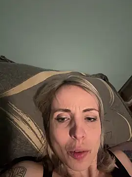 Snapshot of Annelibre chatting on February 18, 10:14 pm Annelibre online show from February 18, 10:14 pm