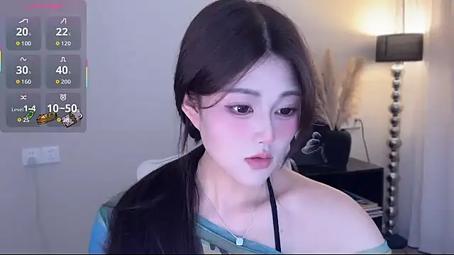 Strawberrybabyy1 online show from October 31, 11:18 am