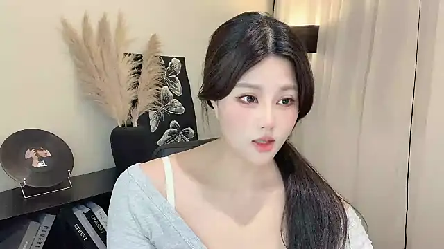 Snapshot of Strawberrybabyy1 chatting on March 15, 1:18 pm Strawberrybabyy1 online show from March 15, 1:18 pm