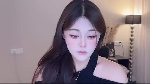 Strawberrybabyy1 online show from January 15, 4:43 pm