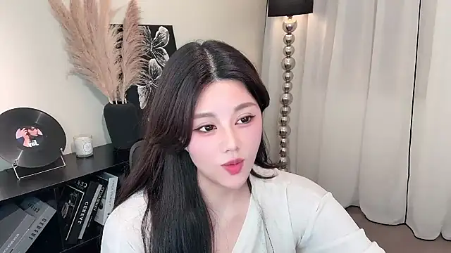 Snapshot of Strawberrybabyy1 chatting on March 4, 4:09 pm Strawberrybabyy1 online show from March 4, 4:09 pm