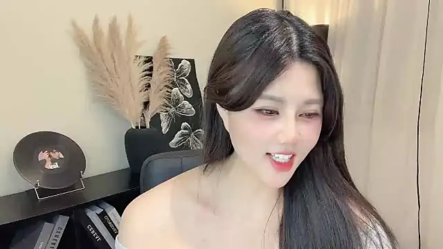 Snapshot of Strawberrybabyy1 chatting on March 15, 4:21 pm Strawberrybabyy1 online show from March 15, 4:21 pm