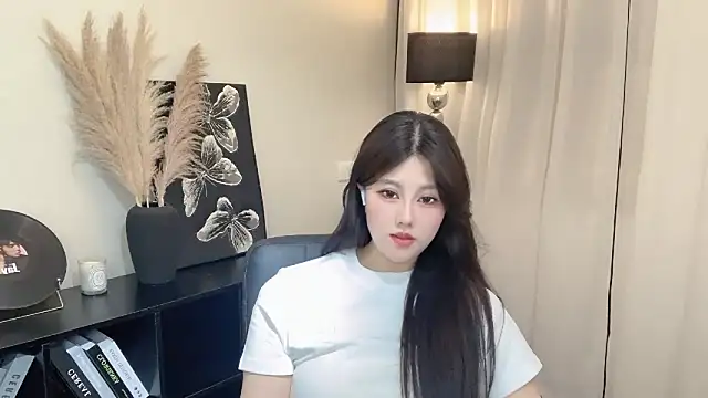 Snapshot of Strawberrybabyy1 chatting on March 10, 3:30 pm Strawberrybabyy1 online show from March 10, 3:30 pm