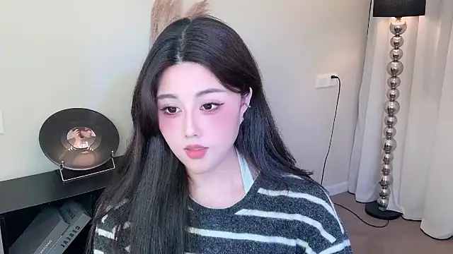 Snapshot of Strawberrybabyy1 chatting on March 1, 2:02 pm Strawberrybabyy1 online show from March 1, 2:02 pm